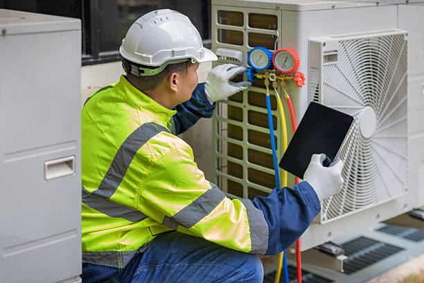 Professional Hvac Maintenance technician working in Chula Vista, TX